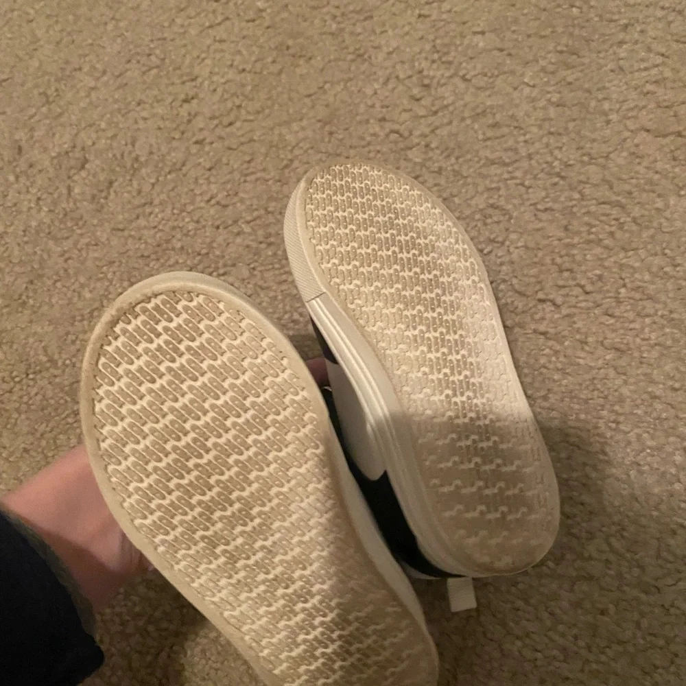 OshKosh B'gosh Kids Black and White Velcro Sneakers - Picture 2 of 3